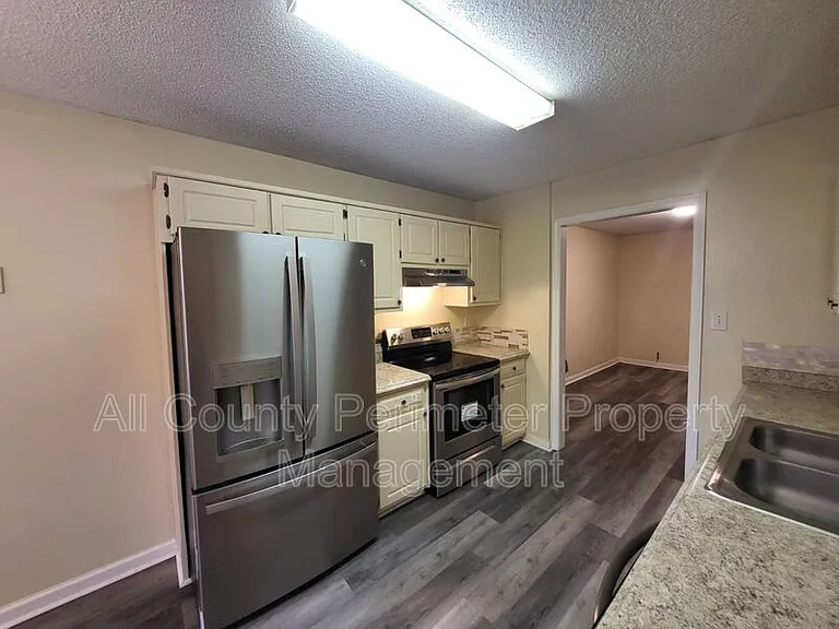 8078 Woodlake Dr — Photo 4