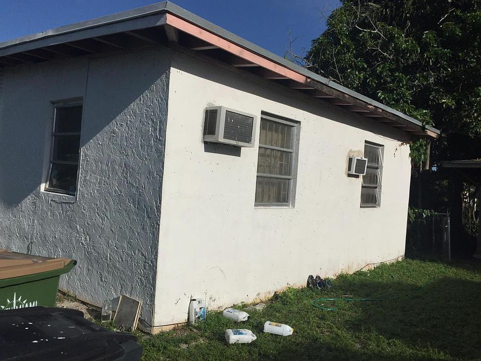 2nd image of 475 NW 133rd St