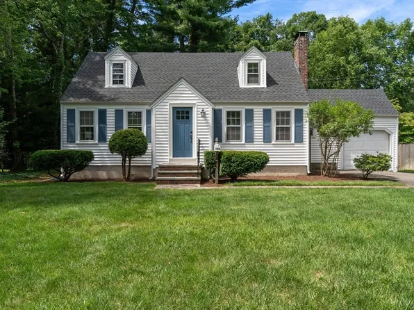 101 Lakeshore Dr, Westwood, MA 02090