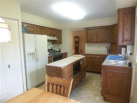 2nd image of 715 Eton Ct