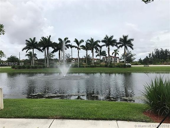 3rd image of 2020 Park Ln Unit 505