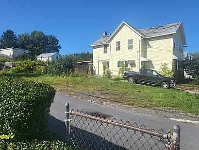 2 Family with mom house