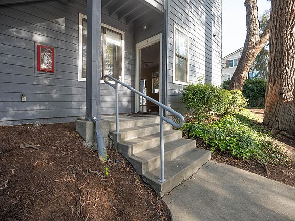 3rd image of 7128 Cross Creek Cir APT B