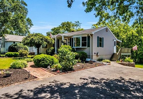 4th image of 36 Eden Glen Ave