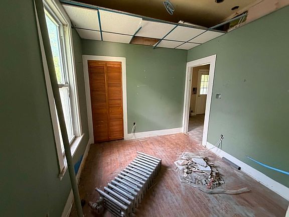 4th image of 27 Daniels Ave