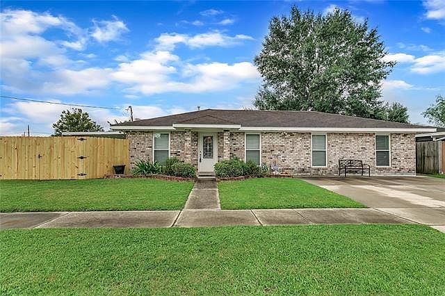 1st image of 7 Woodchase Ct