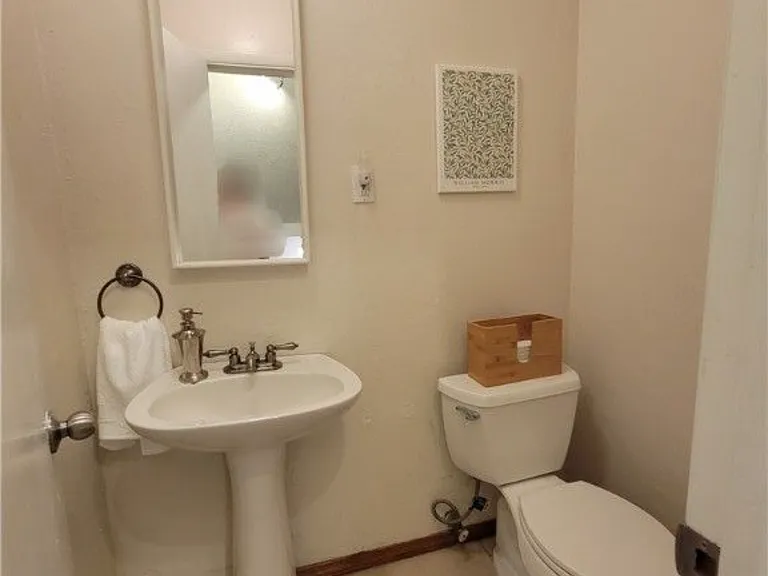 611 Broadhead Ave — Photo 6