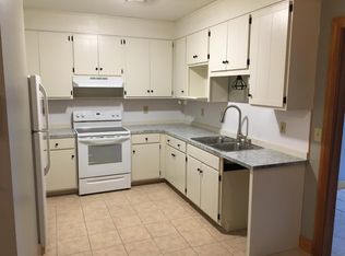 11 Centre St APT 19, Salem, CT 06420