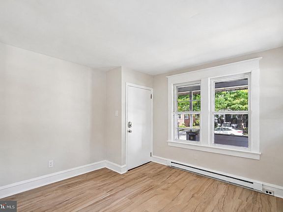 4th image of 102 E Park Ave #A