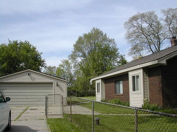 5th image of 682 Lucille Dr