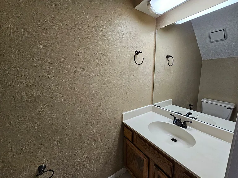 202 Samuel Blvd #3C — Photo 10
