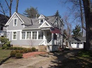 84 Hall St, Chagrin Falls, OH 44022