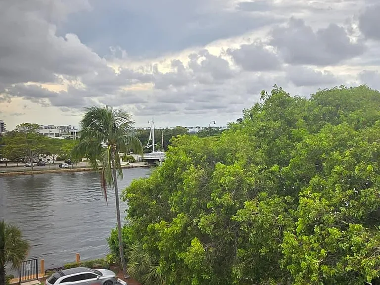 105 S Riverside Dr #402 — Photo 31
