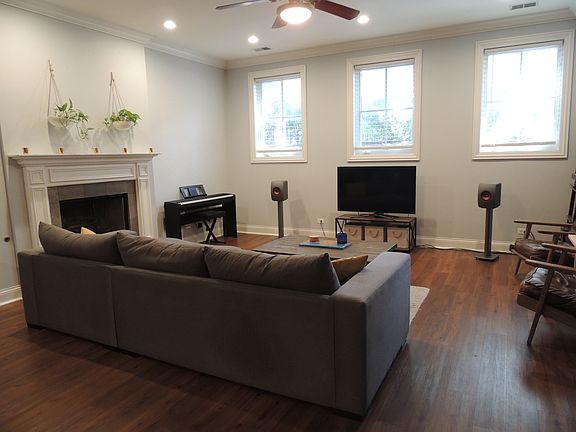 2nd image of 2450 W Foster Ave #G
