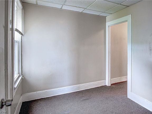 5th image of 3048 Seymour Ave