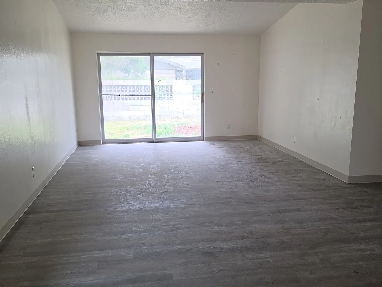 4 bed, 1951 sqft, $1,875 — Photo 2