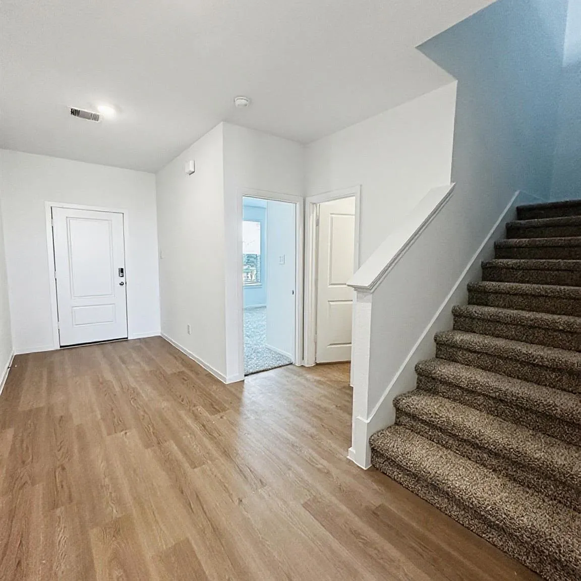 4 bed, 3.0 bath, 2645 sqft, $3,025 — Photo 3