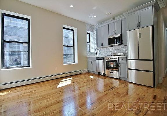 2nd image of 1576 Lincoln Pl #B