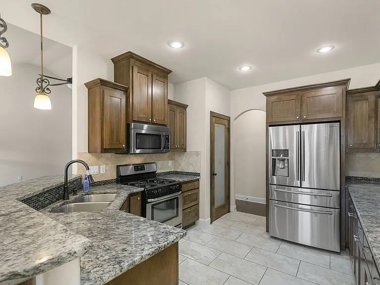 2304 SW Chaddington Rd — Photo 7