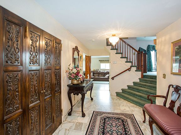 5th image of 751 Sherwood Ct