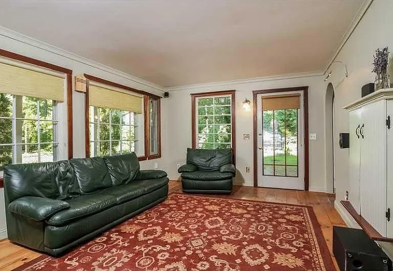 49 Sanford Ave — Photo 4