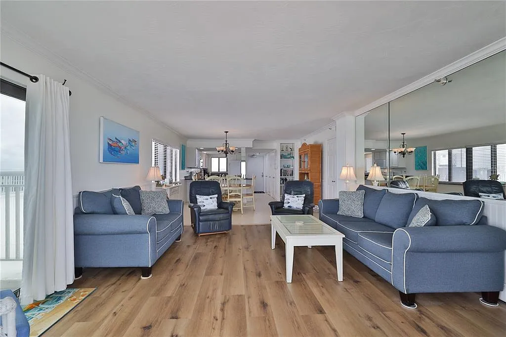 2 bed, 2.0 bath, 1139 sqft, $6,000 — Photo 4