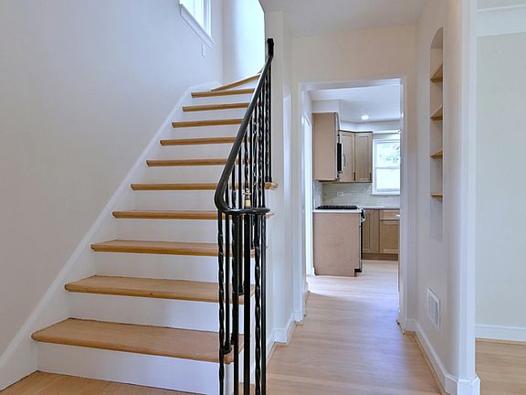 5th image of 1728 N 76th Ave