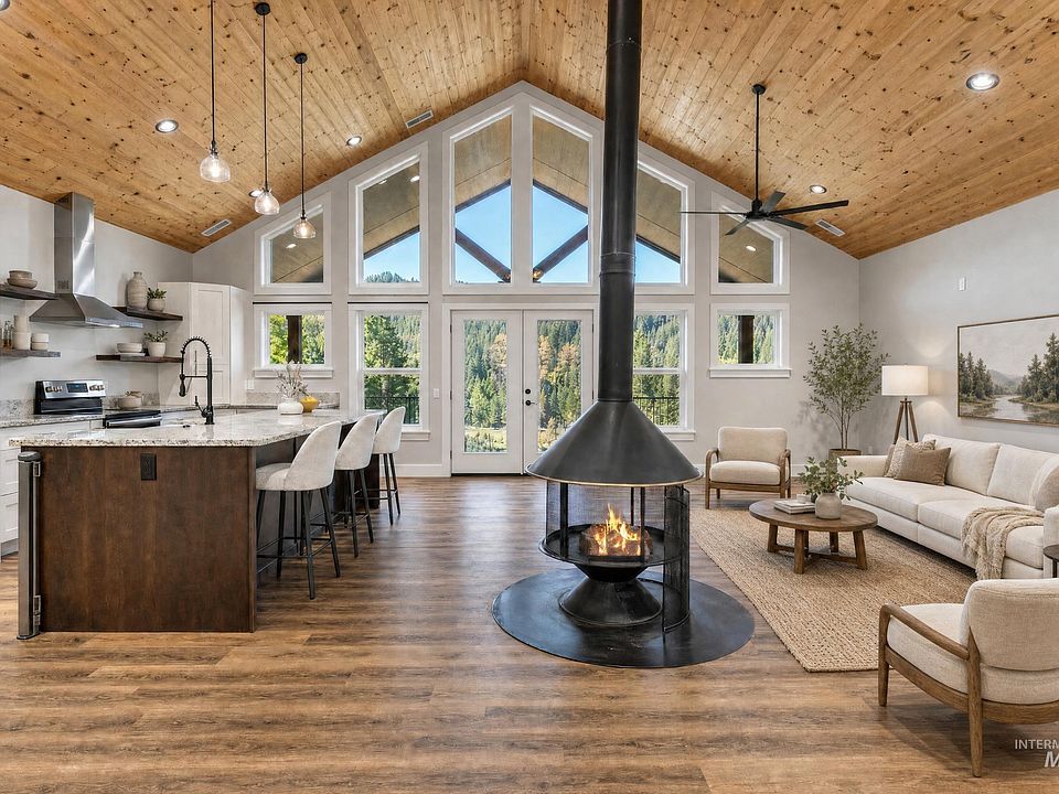 1st image of 111 Swan Ln