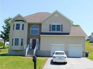 46 Panorama Dr, New Windsor, NY 12553