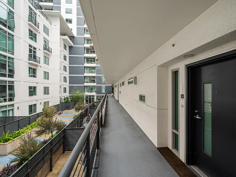 425 W Beech St #312 — Photo 19