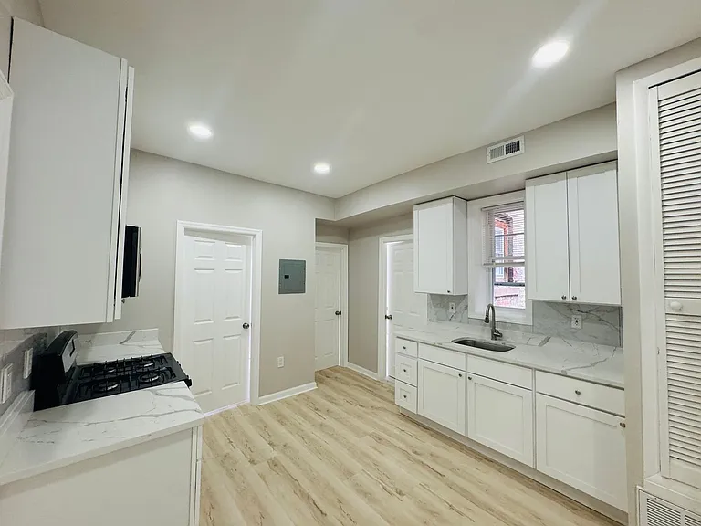 53-55 Henry St #57 — Photo 11