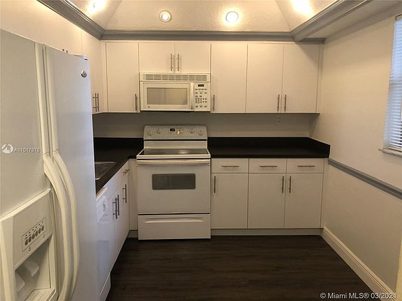 3rd image of 2860 Somerset Dr APT 410K