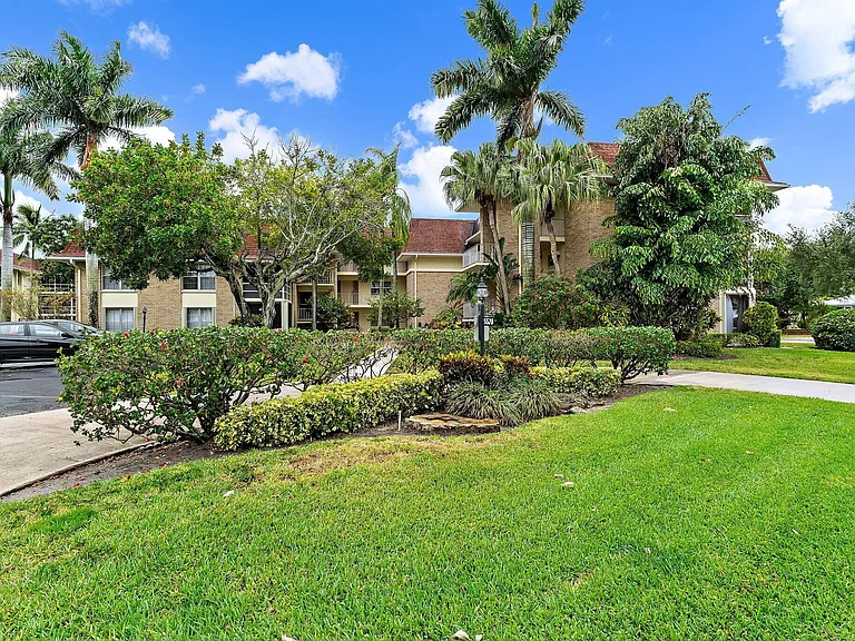 5570 Tamberlane Cir #131 — Photo 33