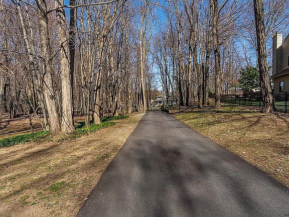 4th image of 15 Amity Point