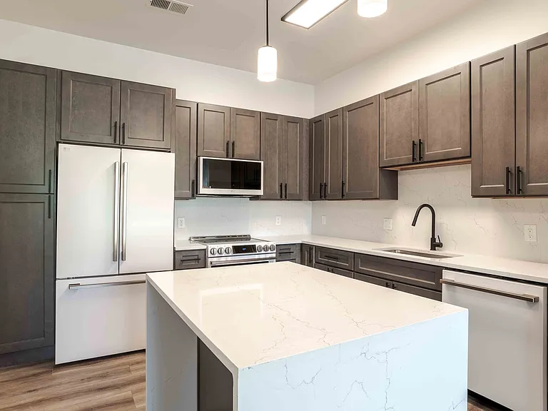 Midtown 205, Charlotte, NC, Premium London Fog