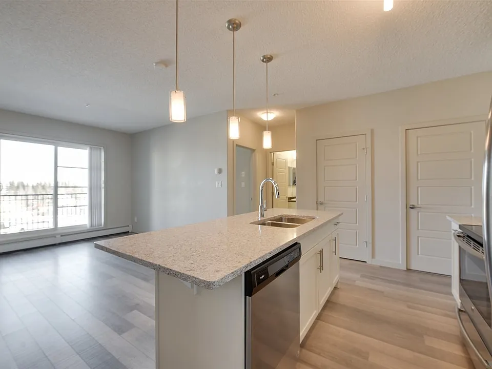 1144 Adamson Dr SW #204