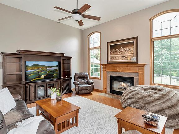 5th image of 917 Canterbury Ln