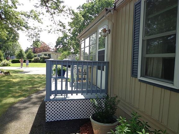 5th image of 15 Bayberry Ln