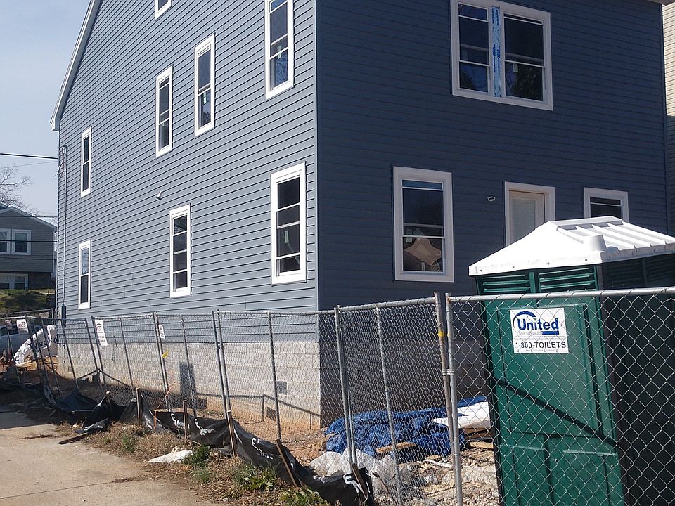 2nd image of 811 48th St NE
