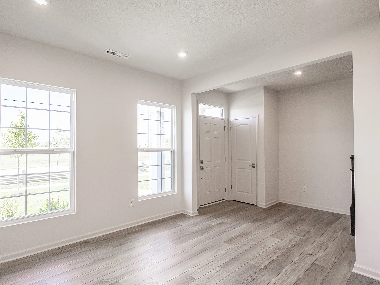 3 bed, 1980 sqft, $2,450 — Photo 3