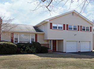 32 Gail Ct, Springfield, NJ 07081