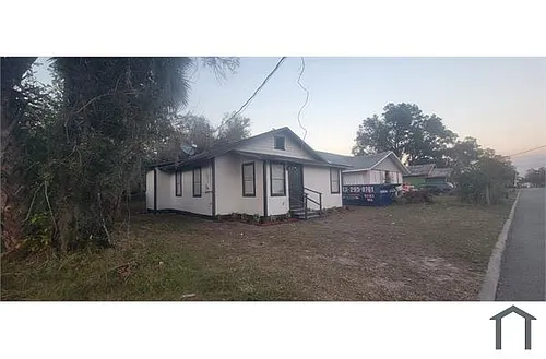 715 W Myrtle St Photo 1