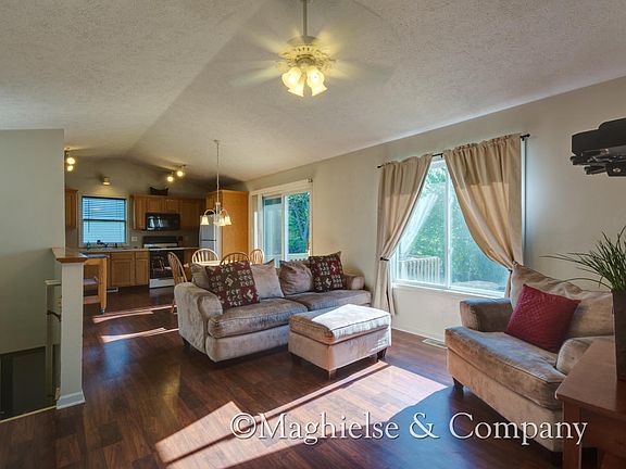 3rd image of 1652 Edith Ave NE