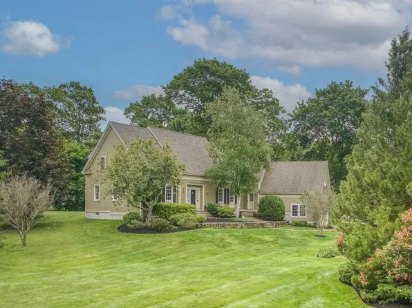 28 High St, Topsfield, MA 01983