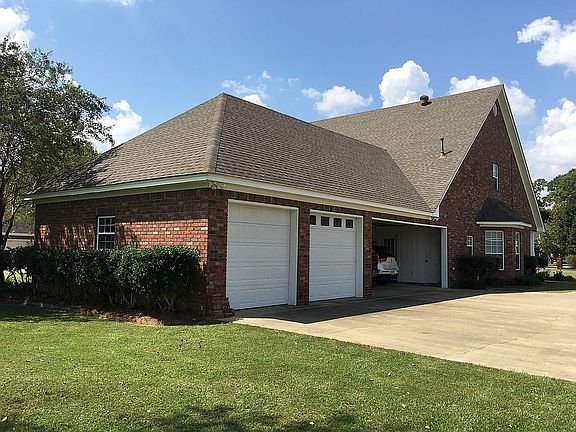 Golf/storage & 3 car garage