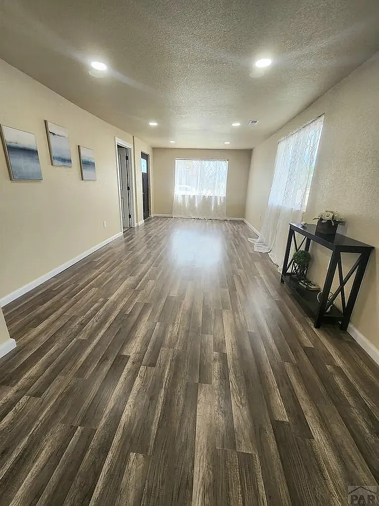 3 bed, 1812 sqft, $2,000 — Photo 2