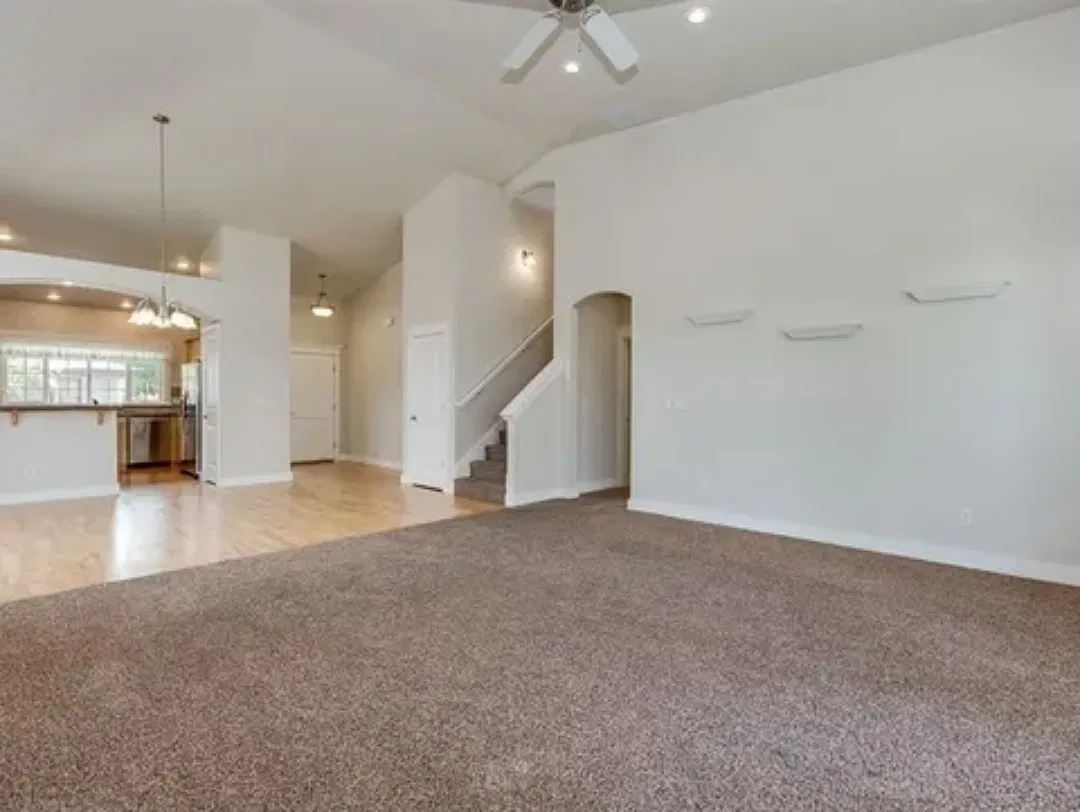 4 bed, 2361 sqft, $2,500 — Photo 2