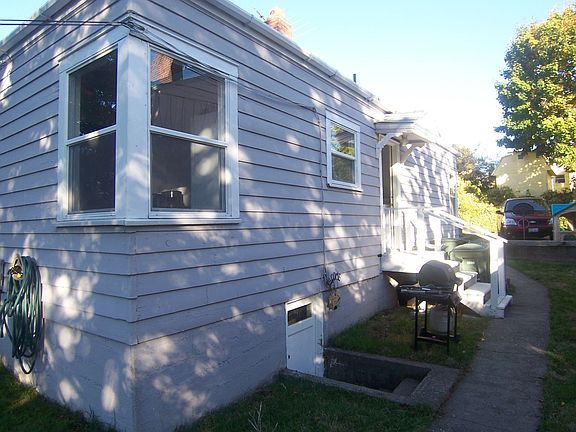 Side entry through utility room