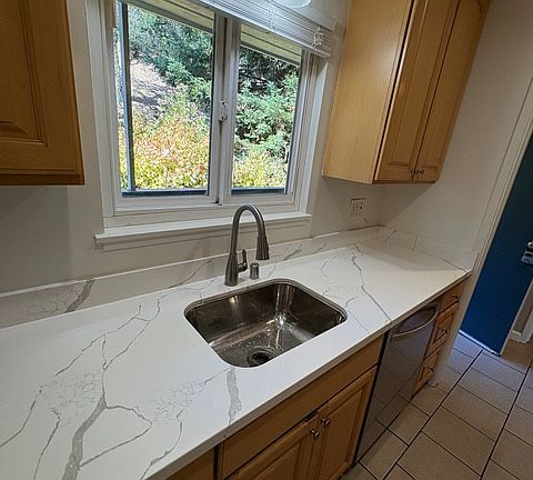 Kitchen: Nw Quartz countertop, SS sink , Grohe Sink Faucet w / spray head