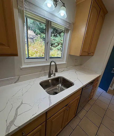 Kitchen: Nw Quartz countertop, SS sink , Grohe Sink Faucet w / spray head
